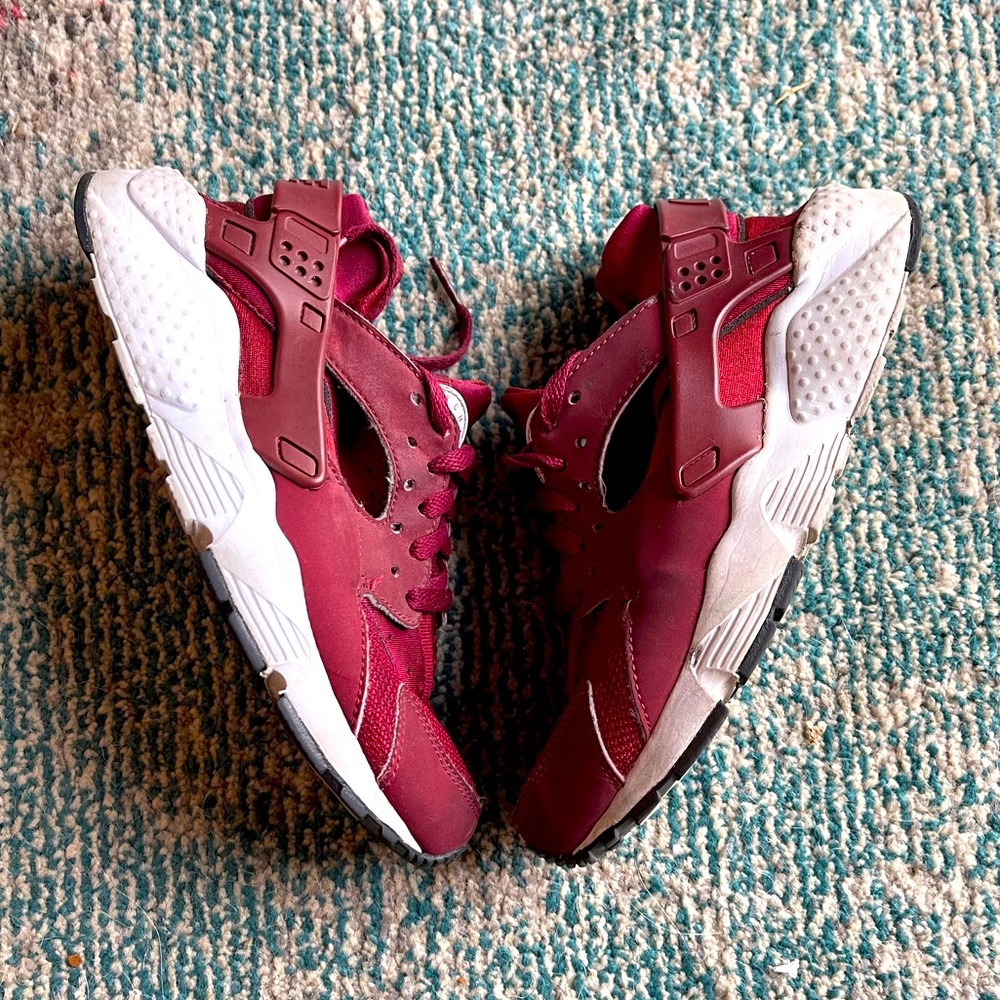 Nike Huarache Burgundy Sportswear Sneakers